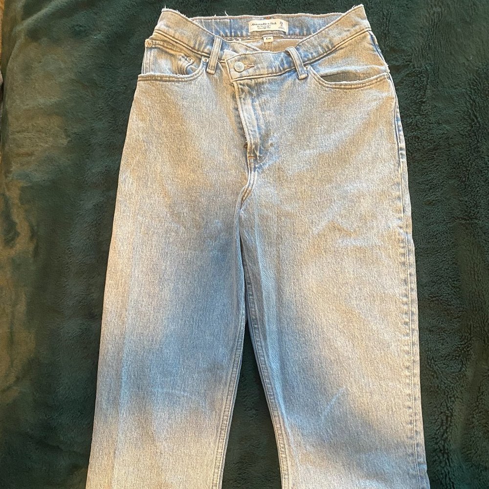 Abercrombie Super High Rise 90's Straight Jeans Curve Love